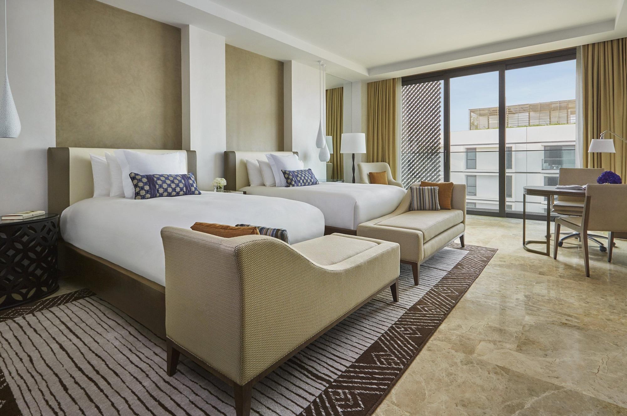 Four Seasons Hotel 5*